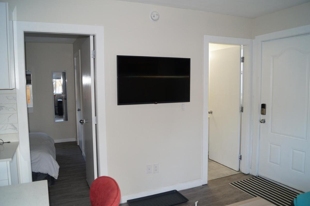 Ground Level One Bedroom Apartamento Surrey