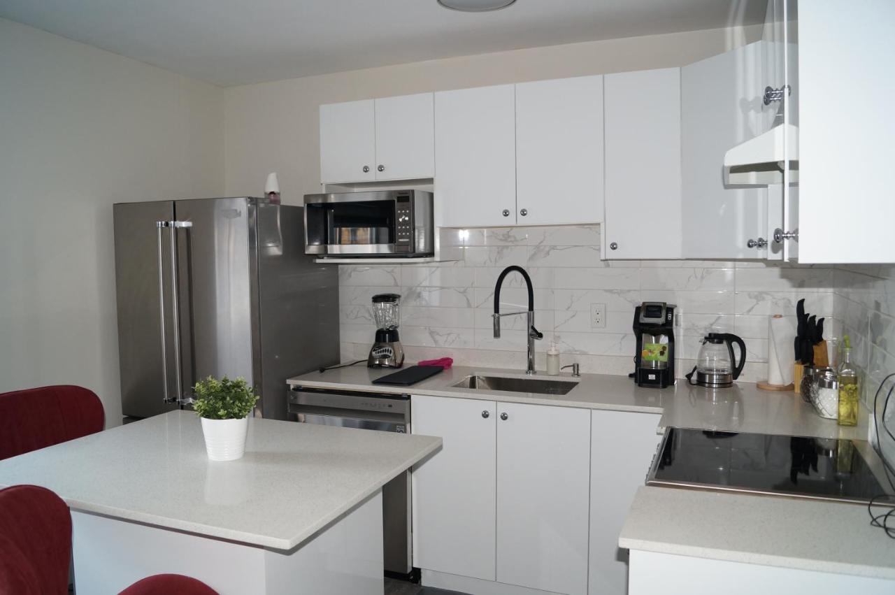 Ground Level One Bedroom Apartamento Surrey