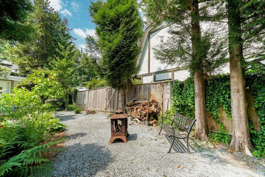 A Garden Oasis - 3-bed Private Off Hwy 1 Holiday home *
