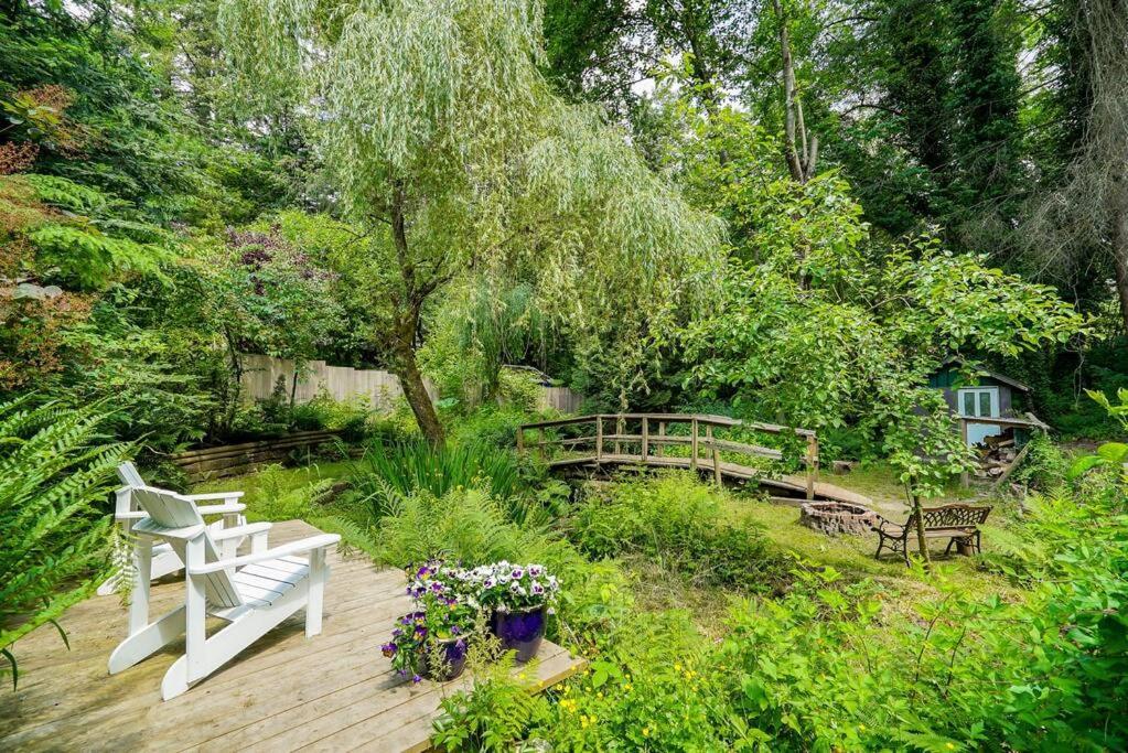 Holiday home A Garden Oasis - 3-bed Private Off Hwy 1 Surrey