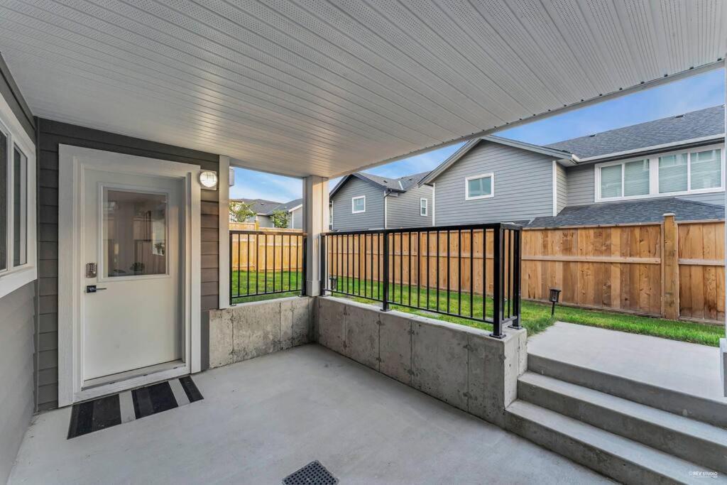 Brand New Ground Level, Close To Beach, Us Boarder Apartment *