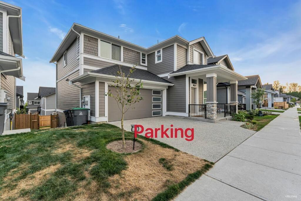 Brand New Ground Level, Close To Beach, Us Boarder Apartment *