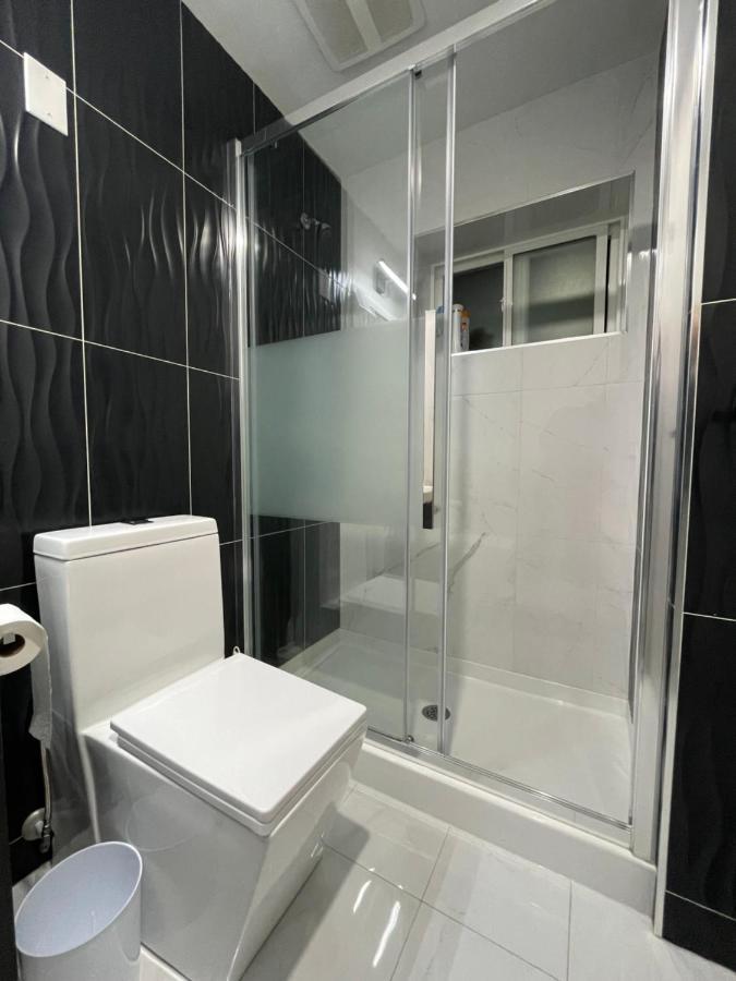 Modern & Luxurious In * Surrey