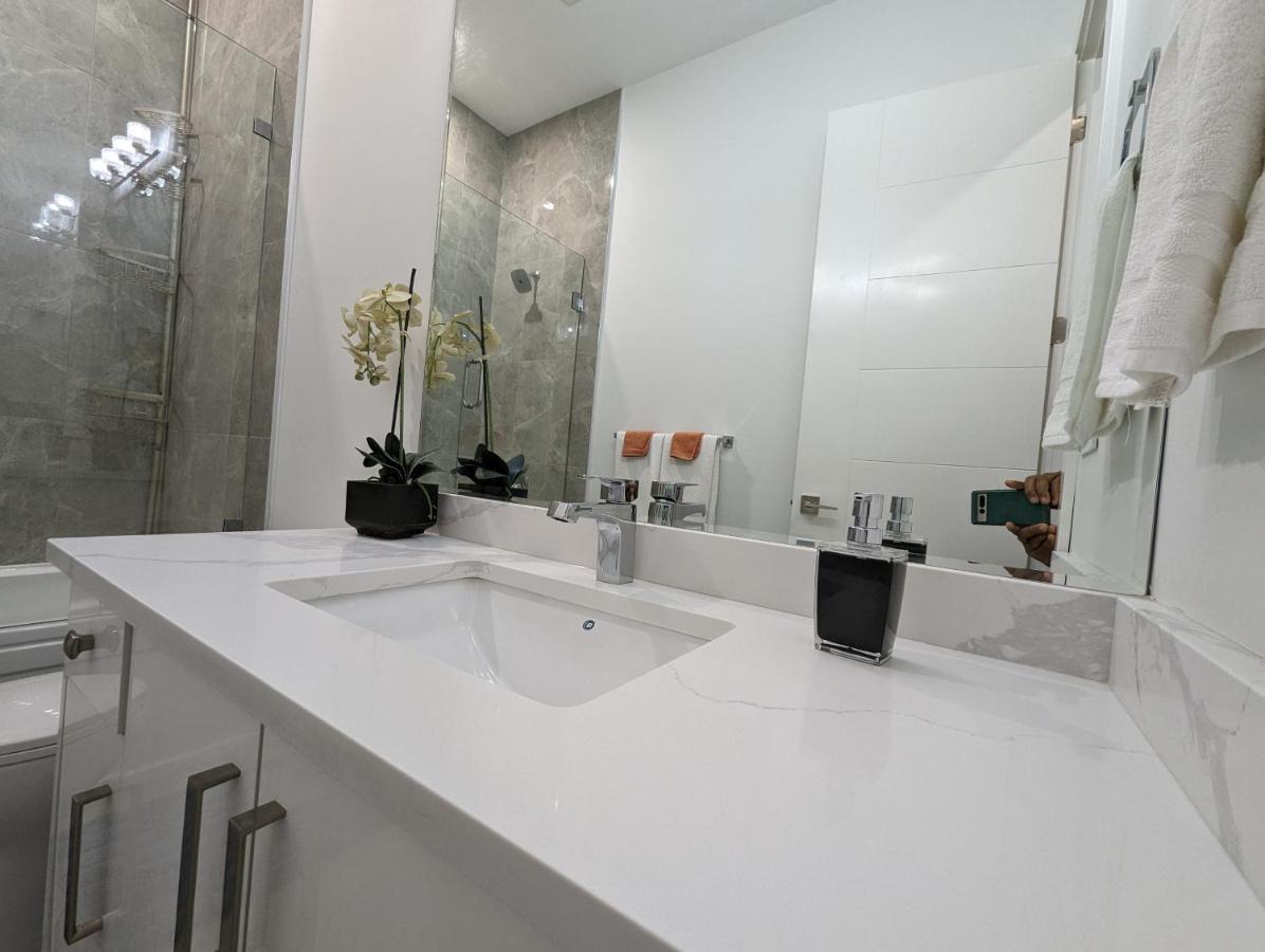 Modern & Luxurious In Apartment *