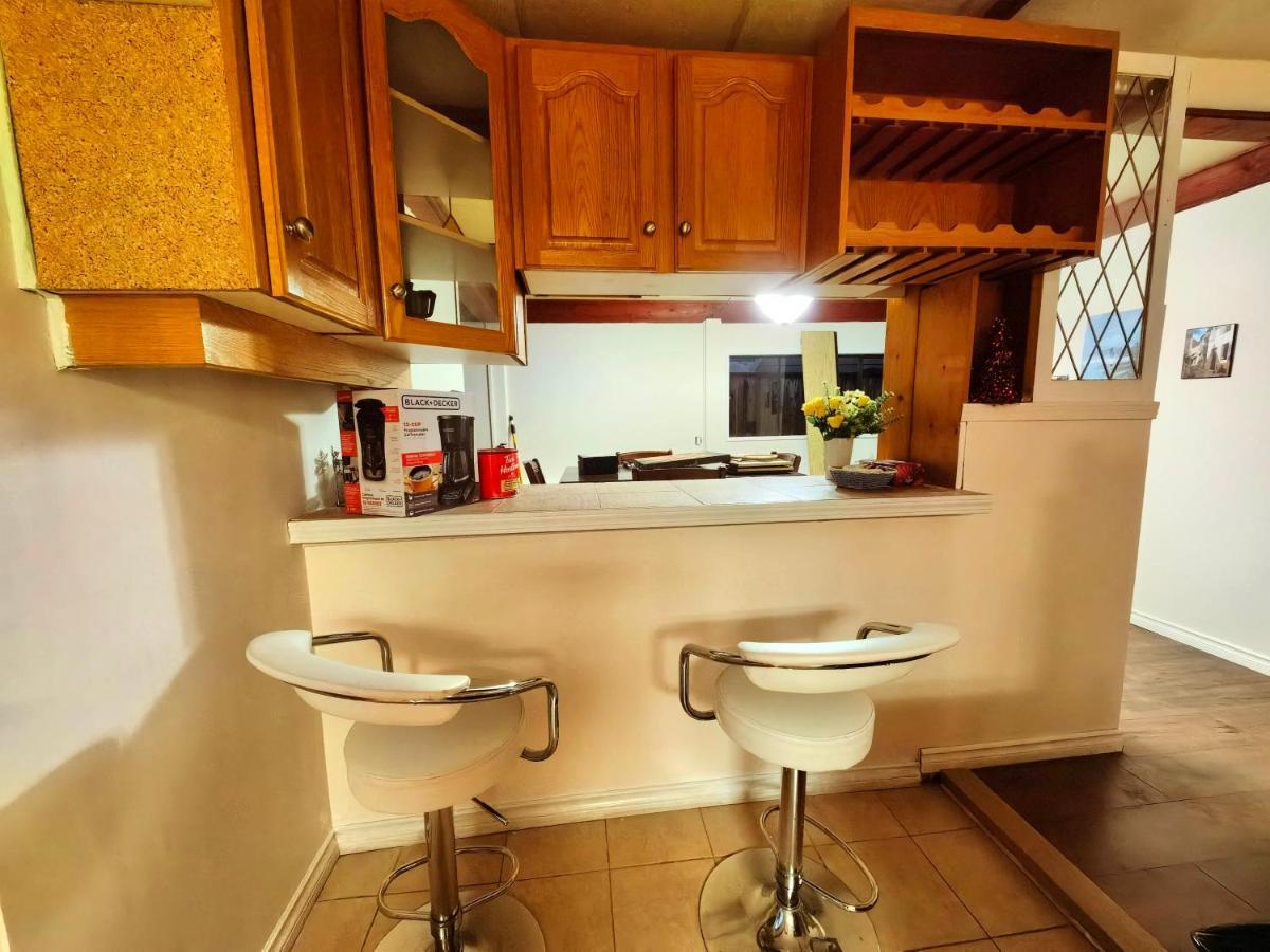 Happy-go-lucky White Rock Homestay