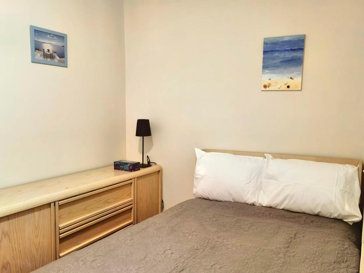 Happy-go-lucky White Rock Homestay *