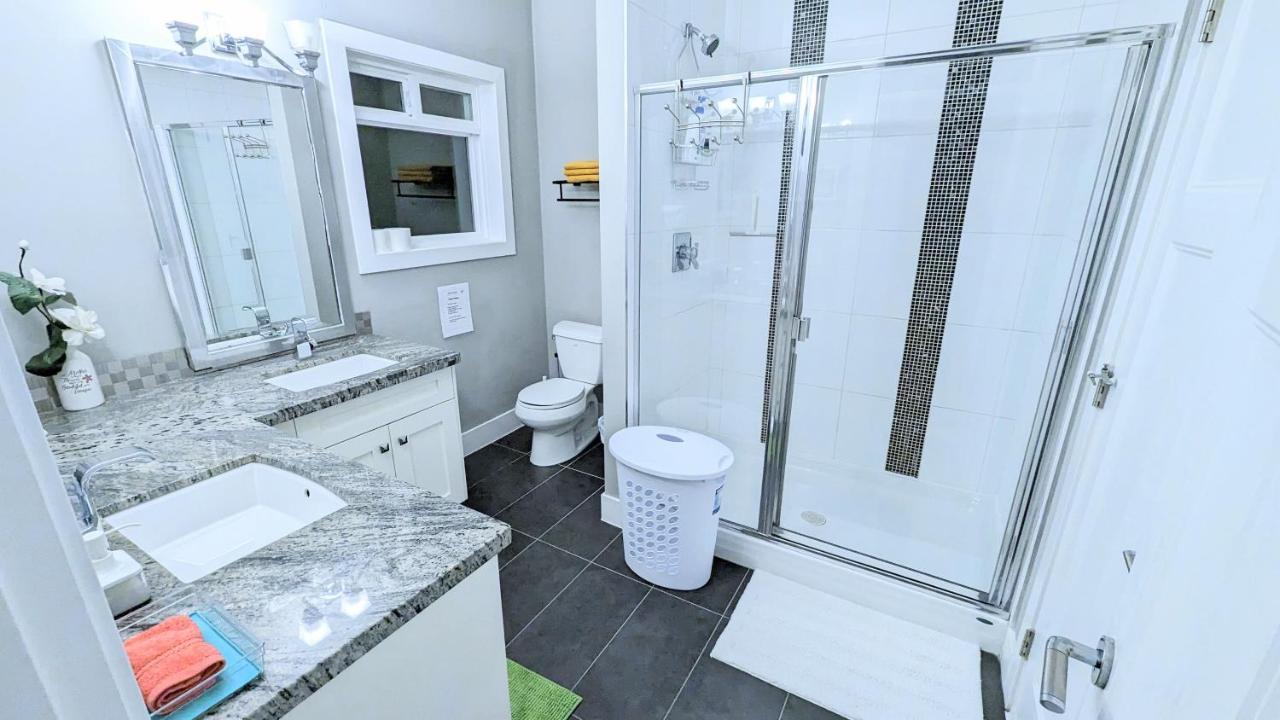 Spacious Ensuite Near Nature & Amenities Homestay Surrey