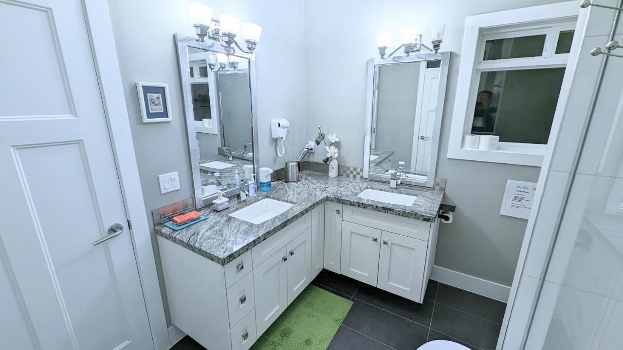 Spacious Ensuite Near Nature & Amenities Homestay Surrey