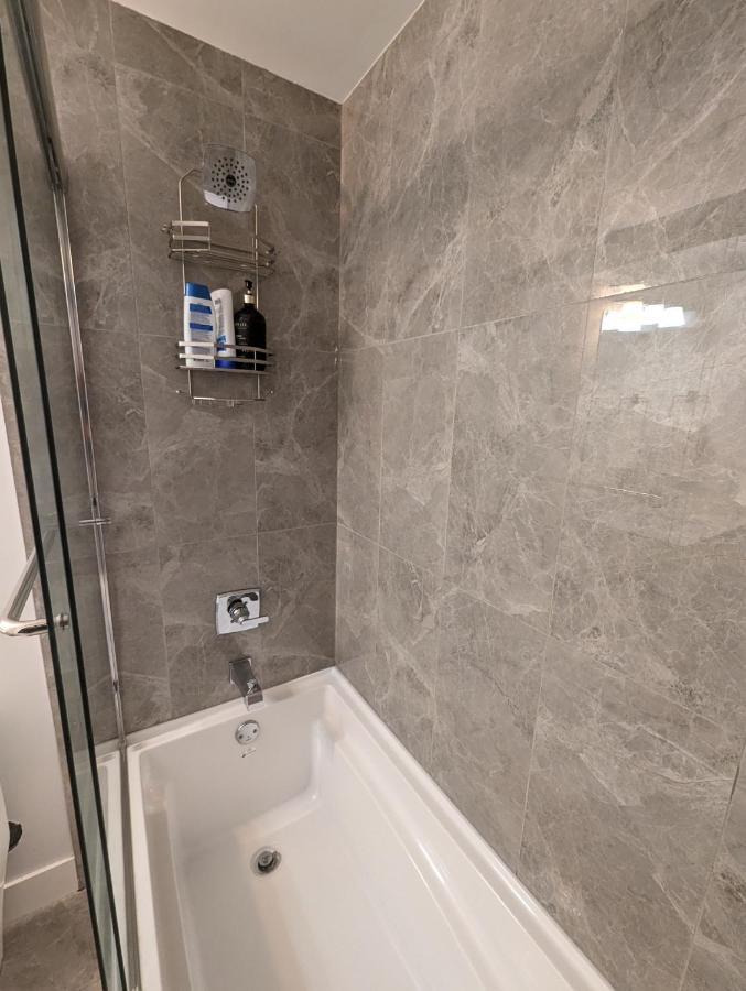Apartment Modern & Luxurious In Surrey