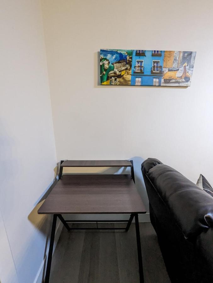 Modern & Luxurious In Apartment Surrey