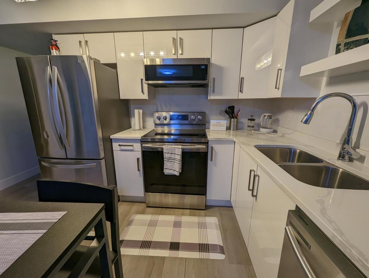 Modern & Luxurious In Apartment Surrey