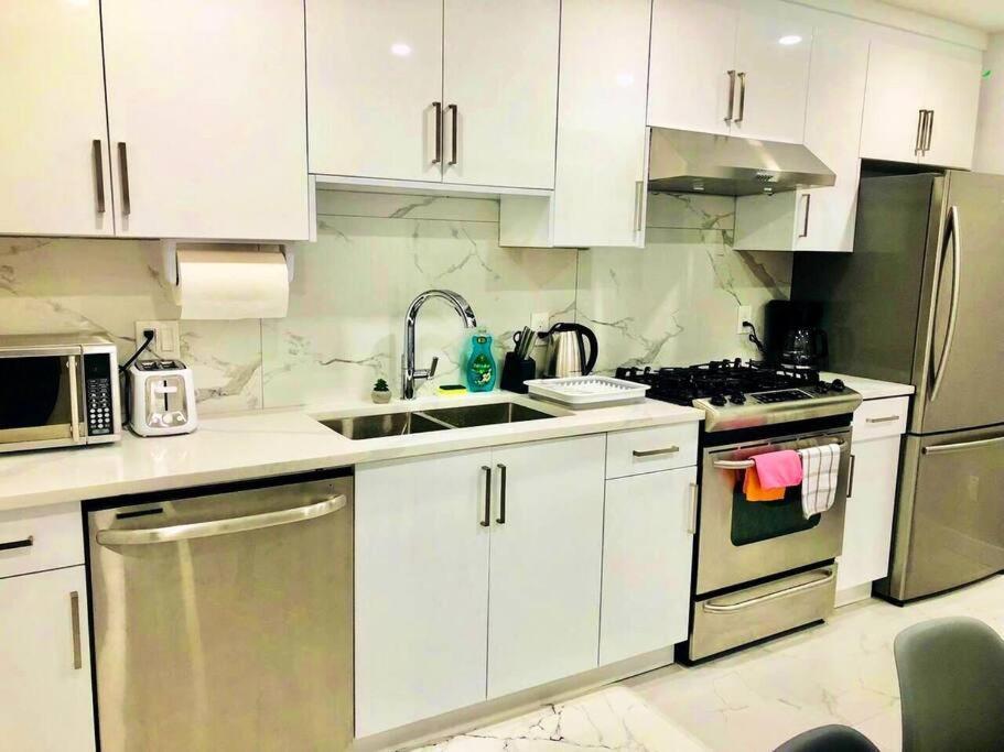 Apartment Beautiful 1 Bedrm & Kitchen Near Vancouver. *