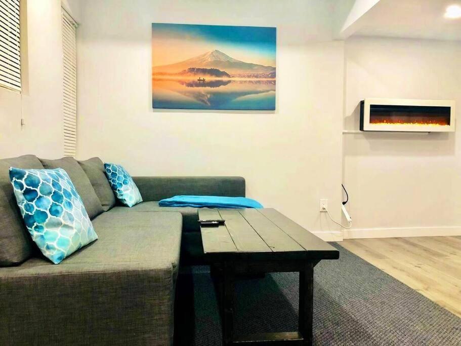 Beautiful 1 Bedrm & Kitchen Near Vancouver. Apartment