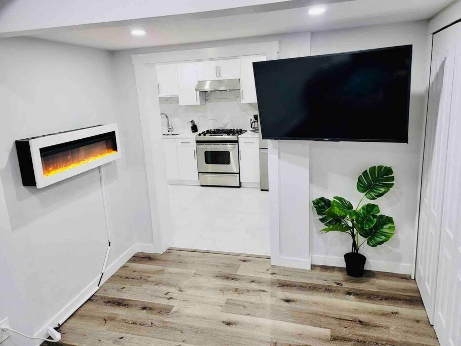 Beautiful 1 Bedrm & Kitchen Near Vancouver. Apartment