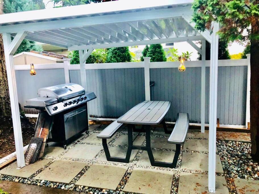 Beautiful 1 Bedrm & Kitchen Near Vancouver. *