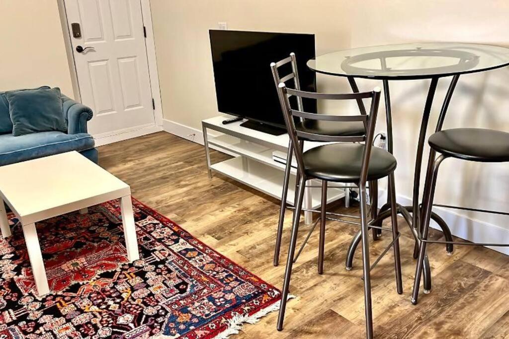 Furnished And Cozy * Surrey