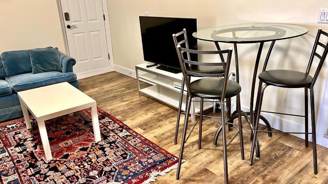 Furnished And Cozy * Surrey