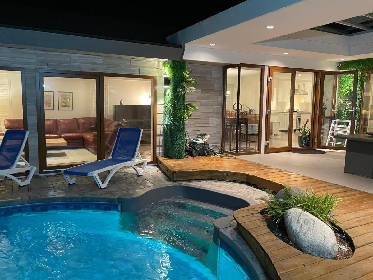 Lux White Rock Pool House Beachfront Like Villa Surrey