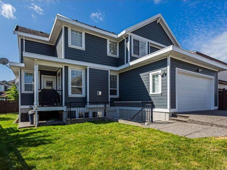 Apartment Beautiful 2 Bedroom Place In Surrey/langley *