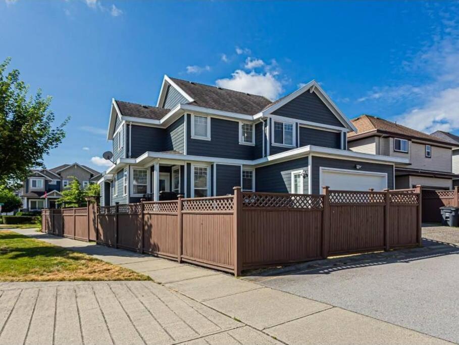Beautiful 2 Bedroom Place In Surrey/langley