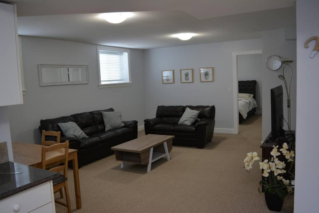Beautiful 2 Bedroom Place In Surrey/langley Apartment *