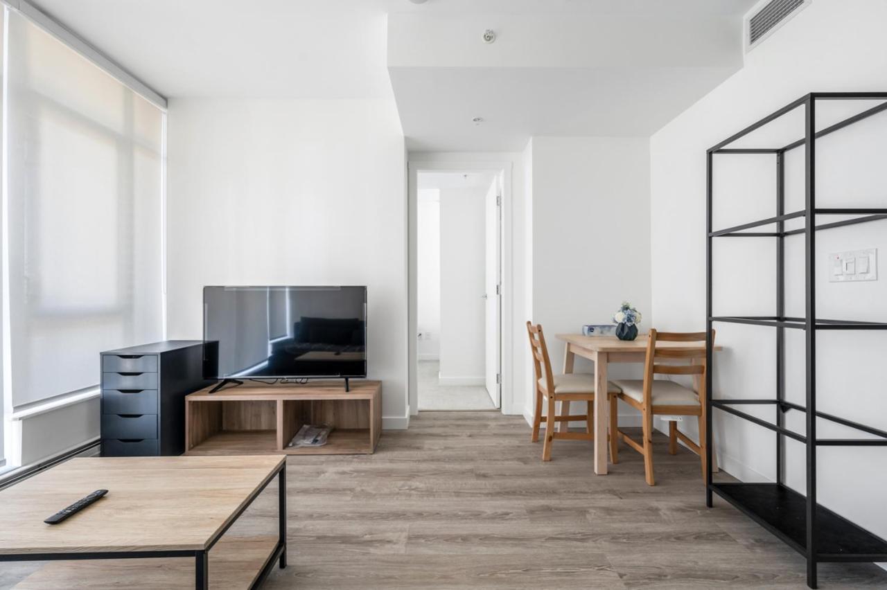 Apartment Modern And Stylish Retreat In Vibrant *