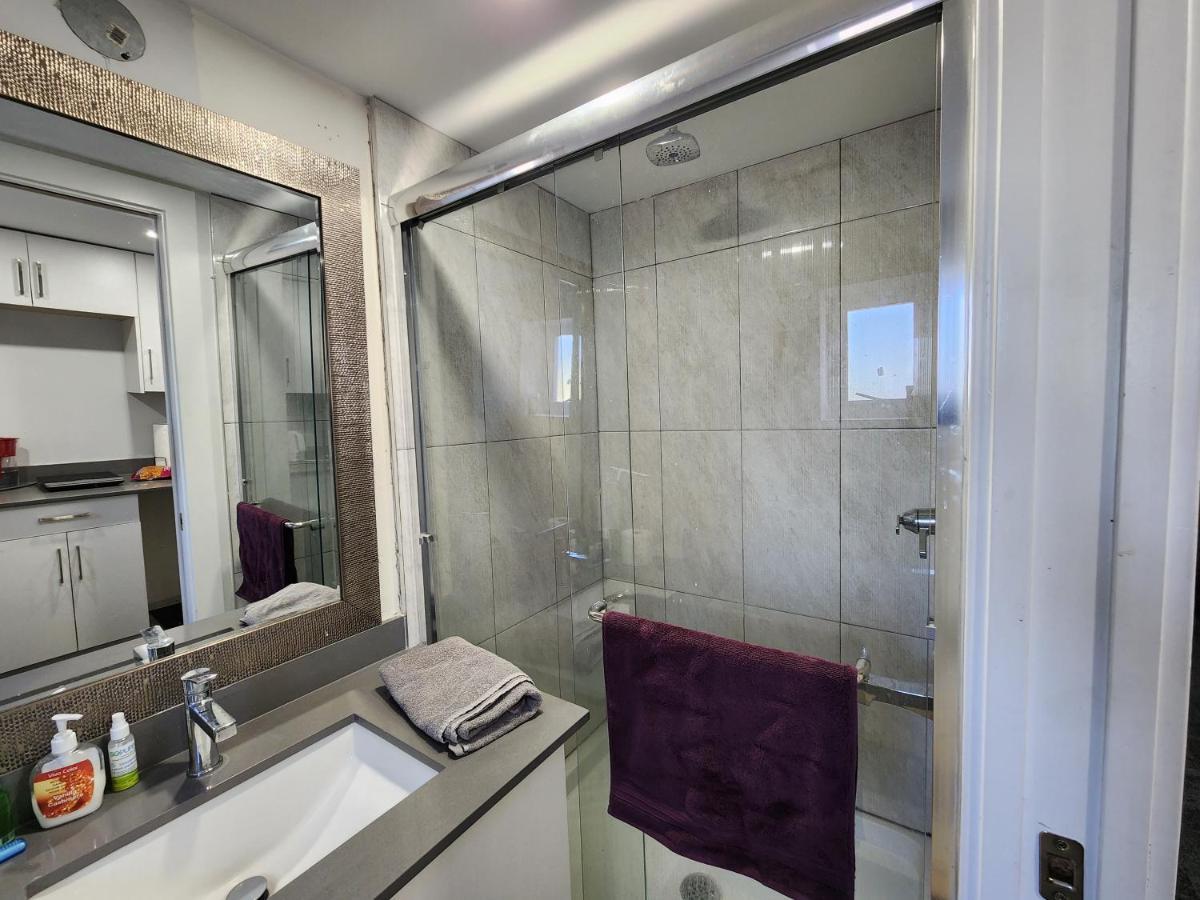 Private Bachelor's Suite. Holiday home Surrey