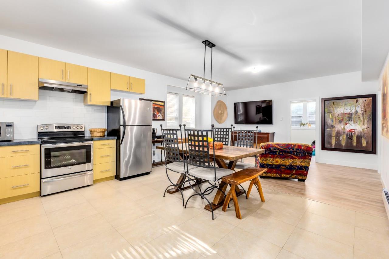 Apartment Crescent Beach Is A Walk Away From Casa Altamira! Surrey