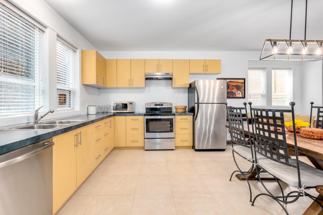 Crescent Beach Is A Walk Away From Casa Altamira! Apartment *