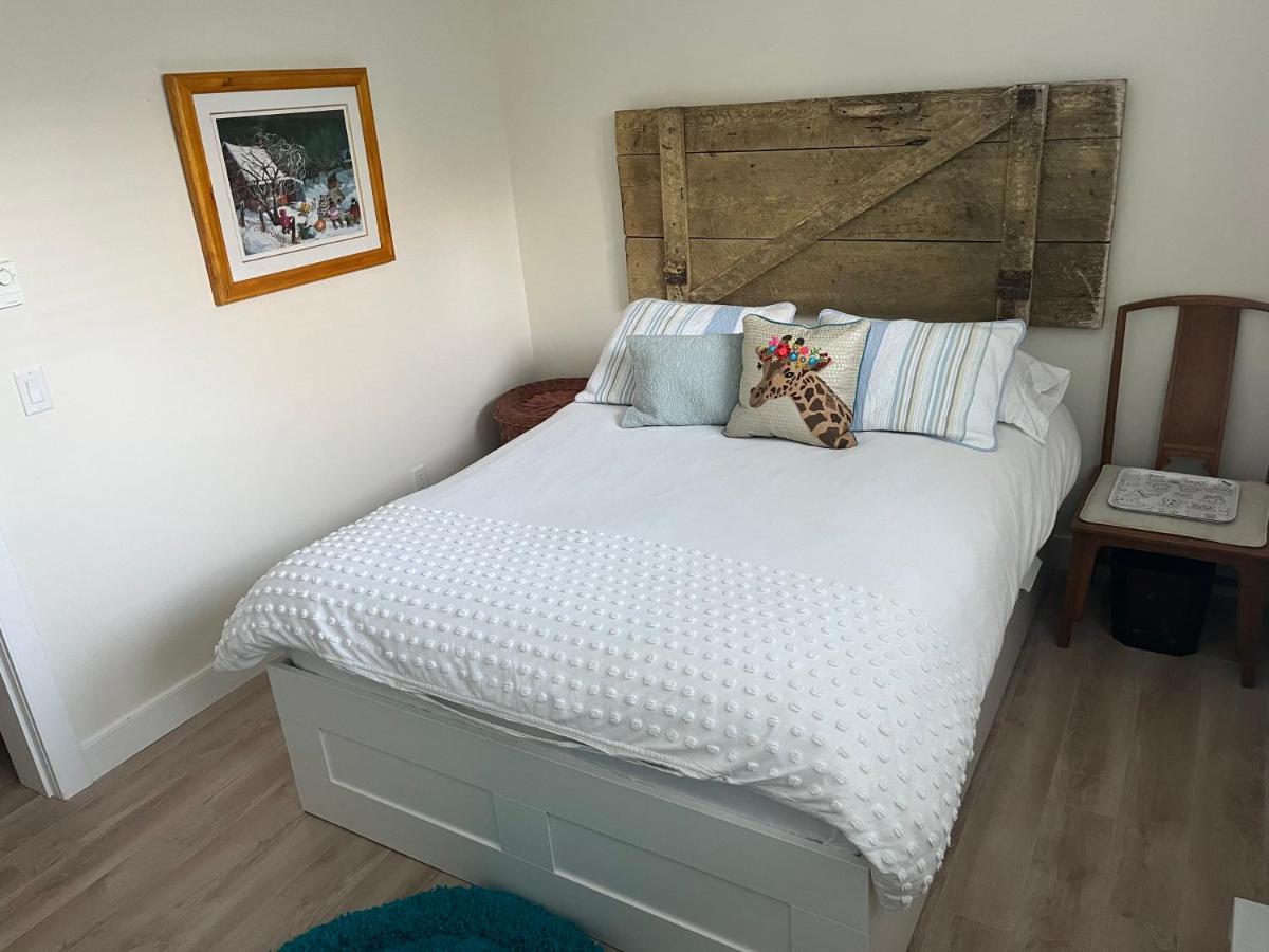 Crescent Beach Is A Walk Away From Casa Altamira! Apartment Surrey