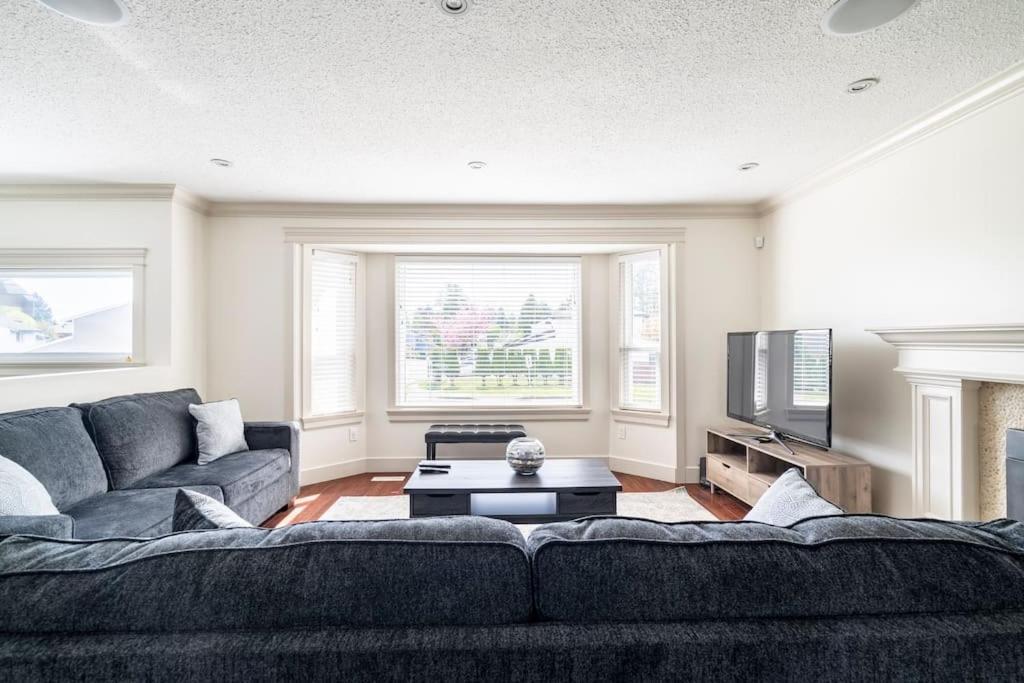 Spacious Family Upper Level 3 Bedrooms *