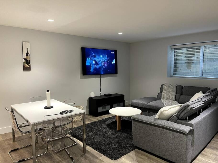 Apartment Cozy One Bedroom Surrey