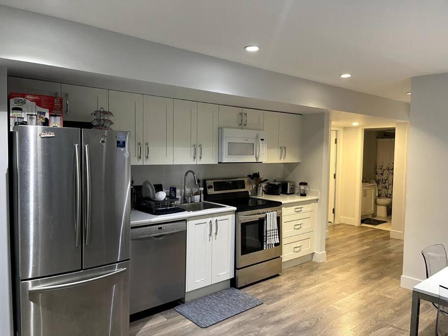 Cozy One Bedroom Apartment Surrey