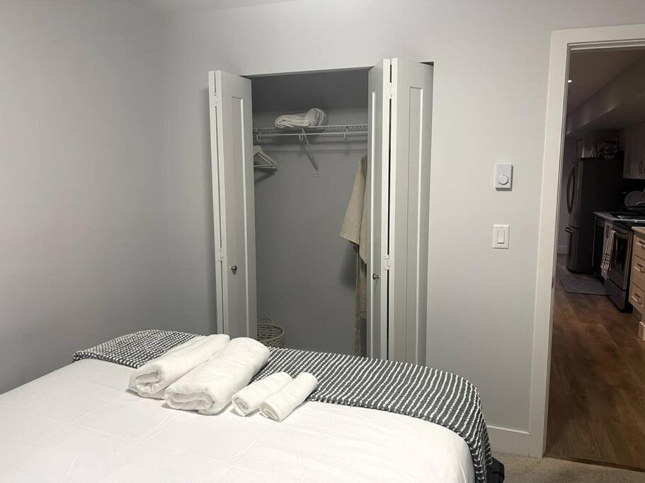 Cozy One Bedroom * Surrey
