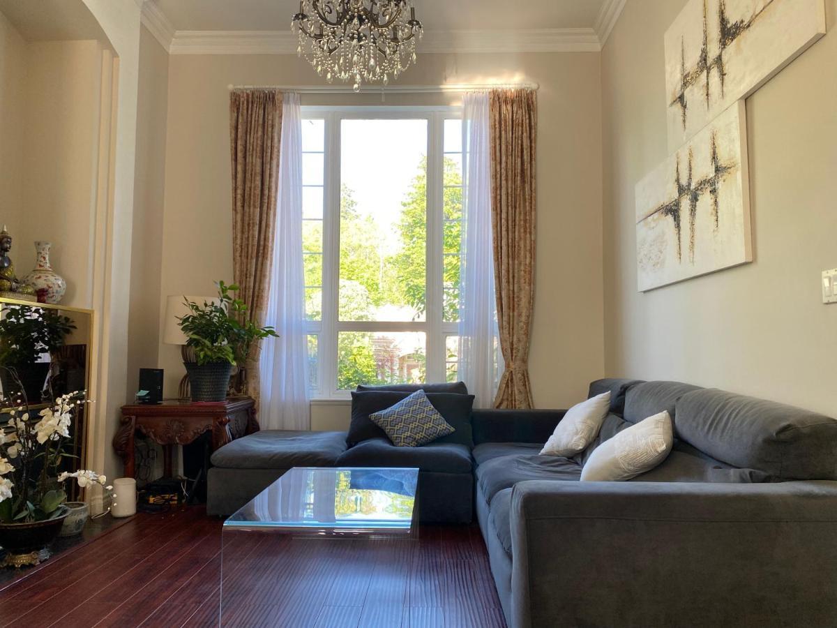 Jane's Private With Shared Washroom Homestay *