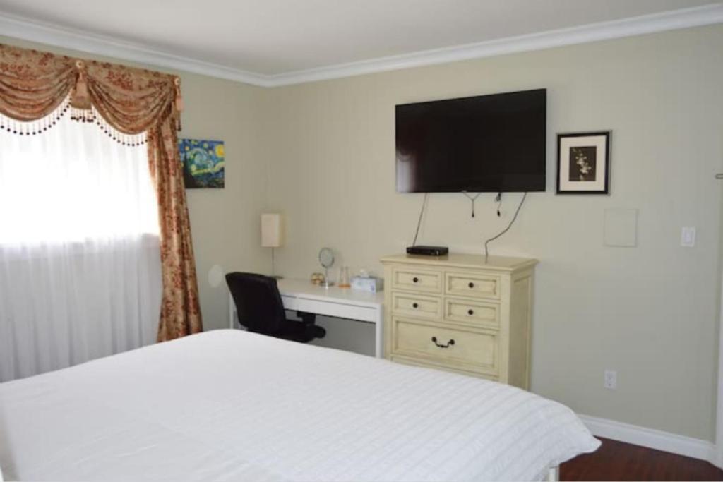 Jane's Private With Shared Washroom Homestay