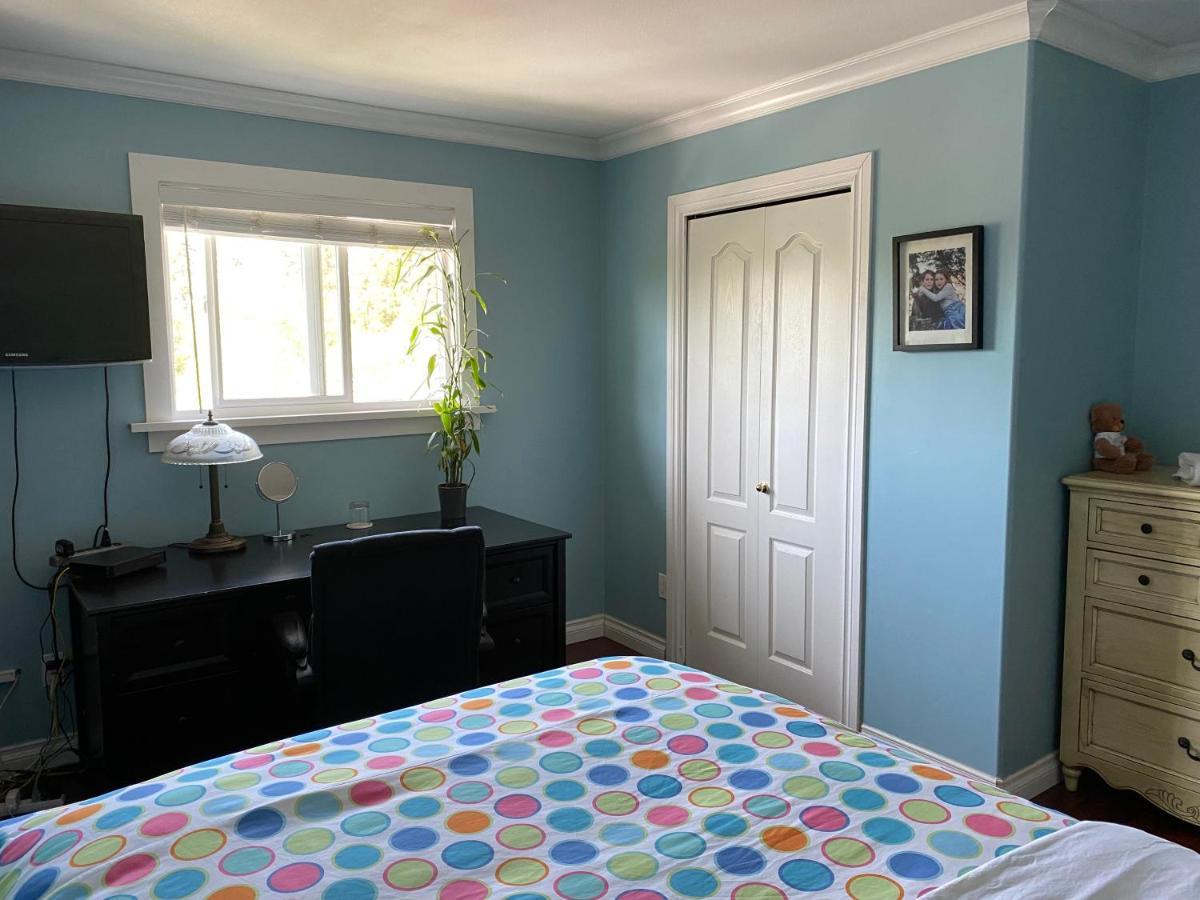 Jane's Private With Shared Washroom * Surrey