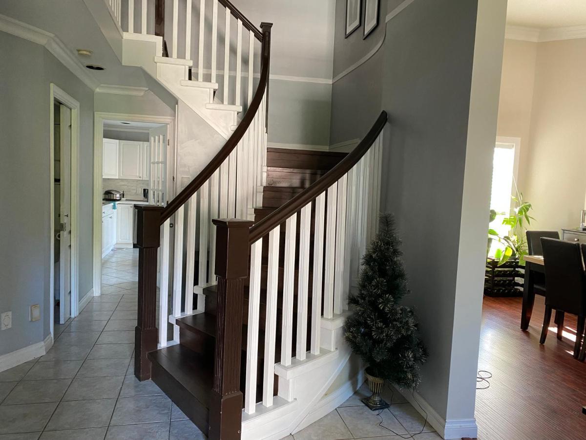 Homestay Jane's Private With Shared Washroom Surrey