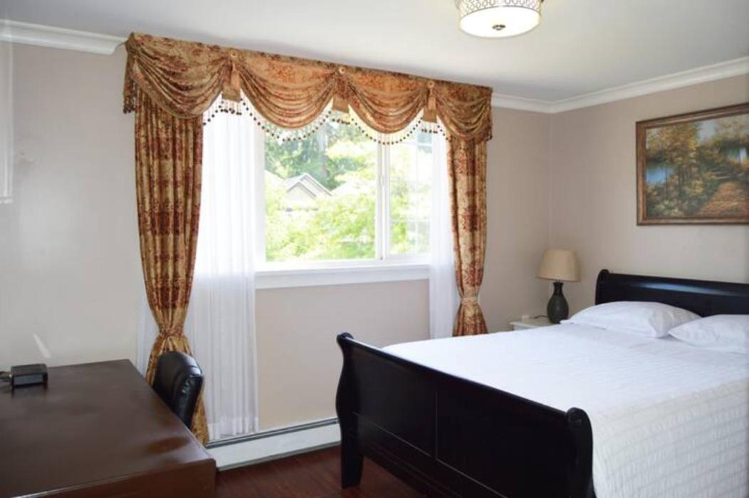 Jane's Private With Shared Washroom Homestay *