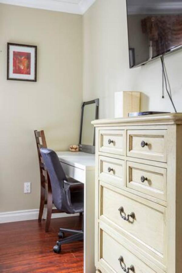 Jane's Private With Shared Washroom * Surrey