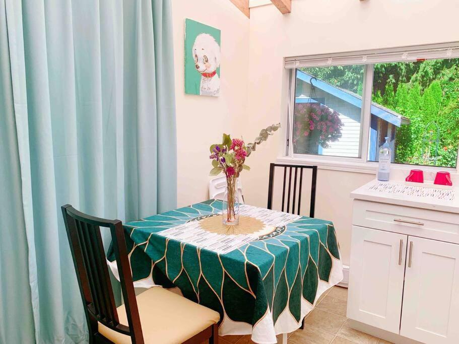 Separate Access , Separate Kitchen, Bathroom Villa