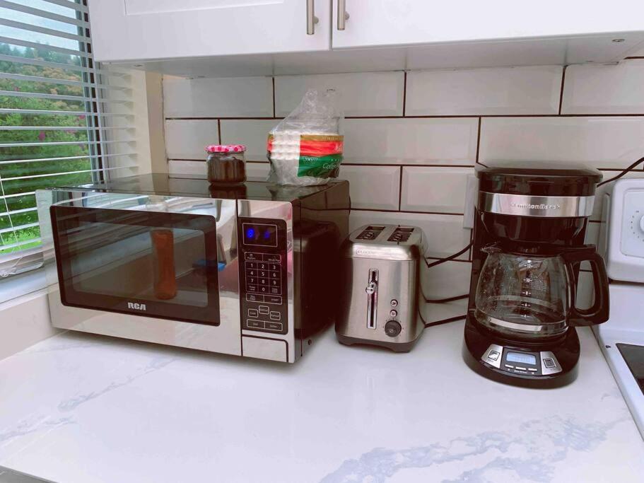 Villa Separate Access , Separate Kitchen, Bathroom Surrey