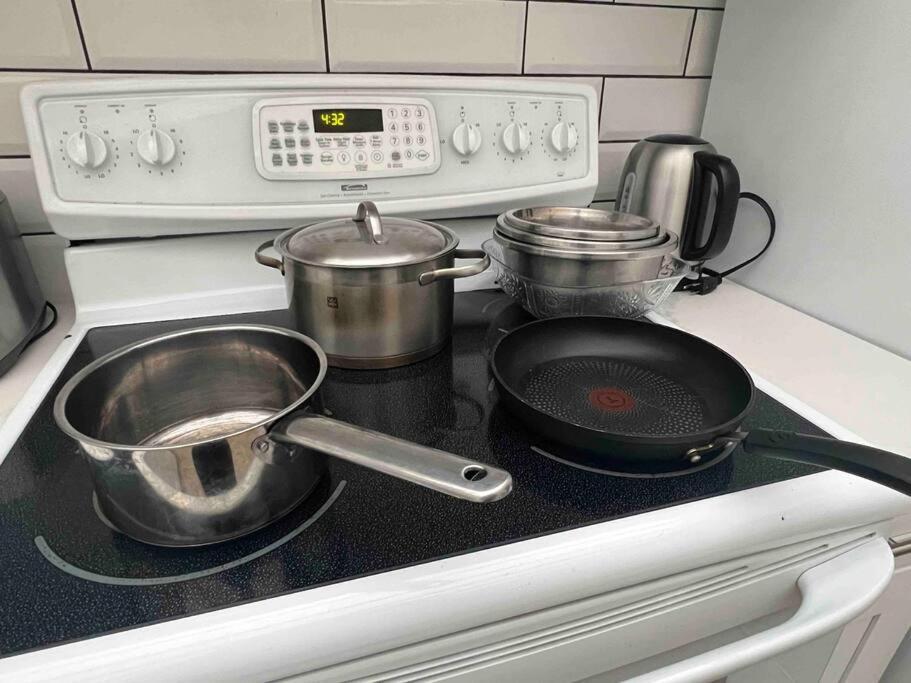 Separate Access , Separate Kitchen, Bathroom Villa Surrey