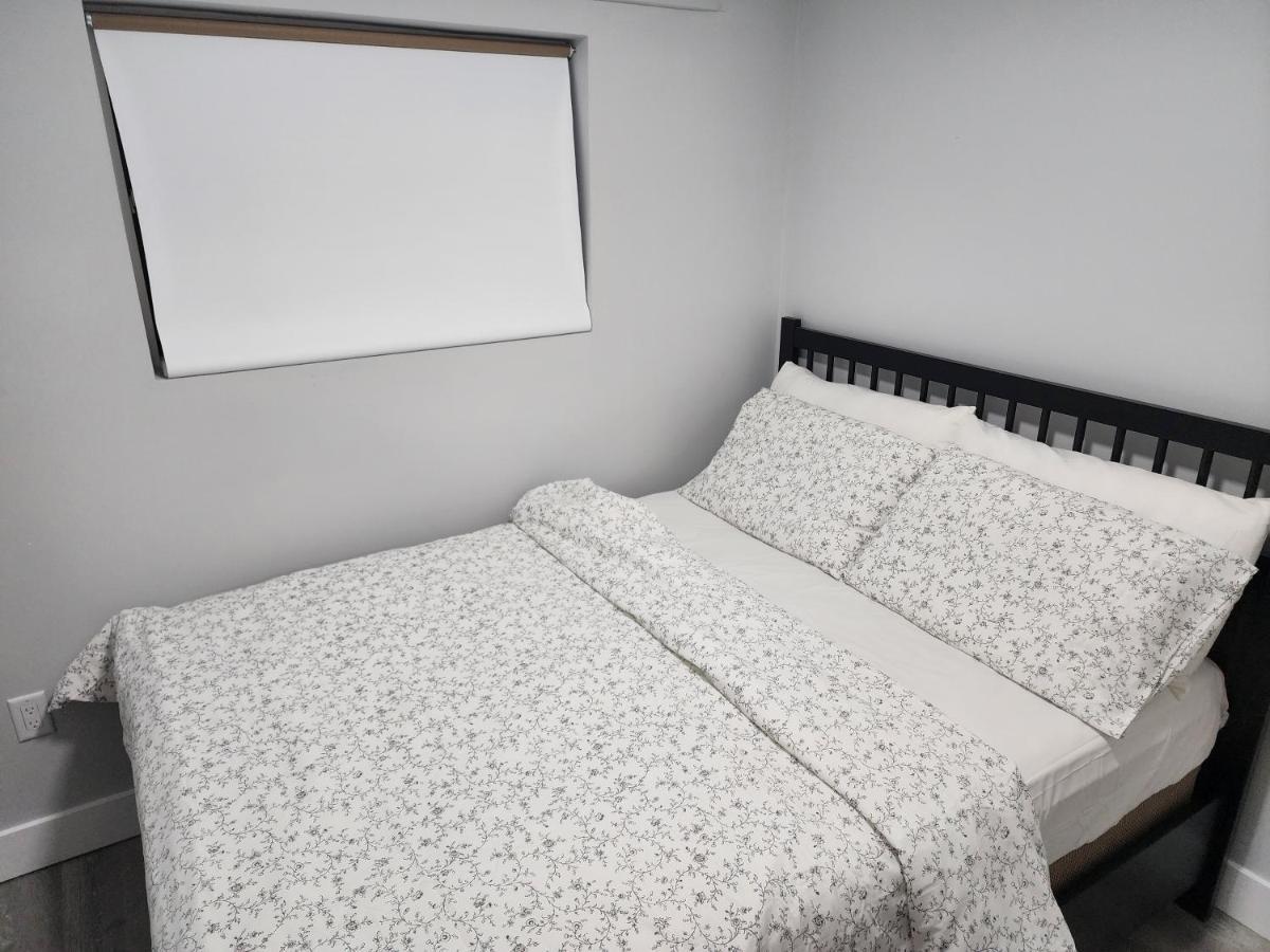 Blissfull Two Bedroom Near Centre Homestay Surrey
