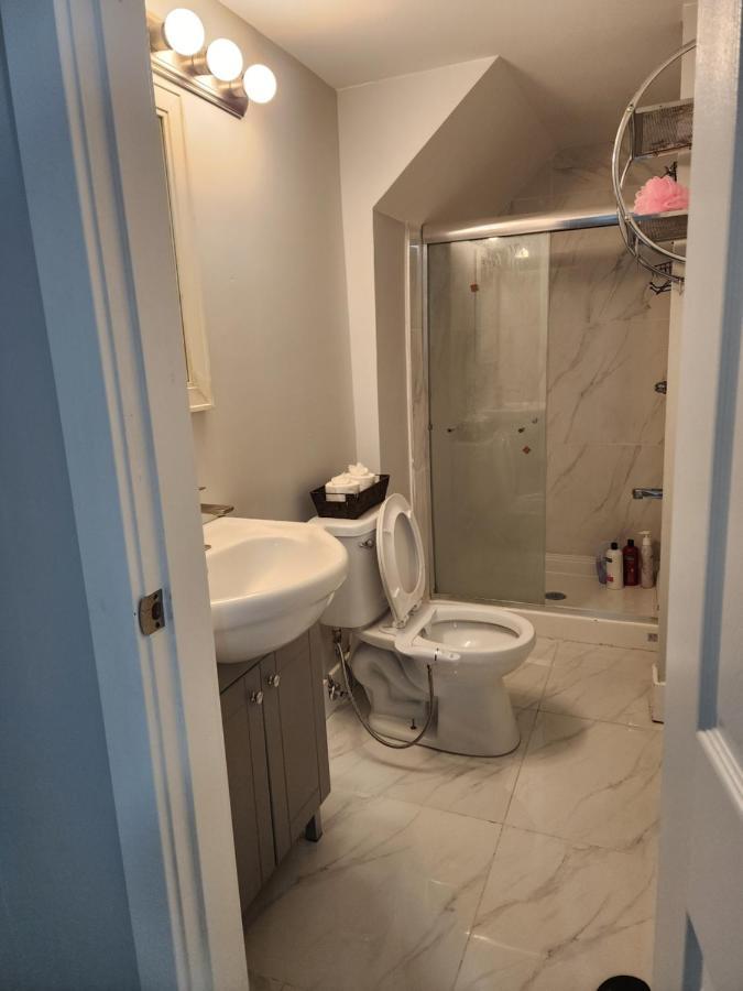 Blissfull Two Bedroom Near Centre Homestay