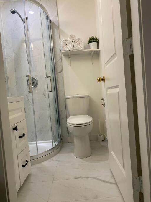 Large In Bolivar Heights * Surrey