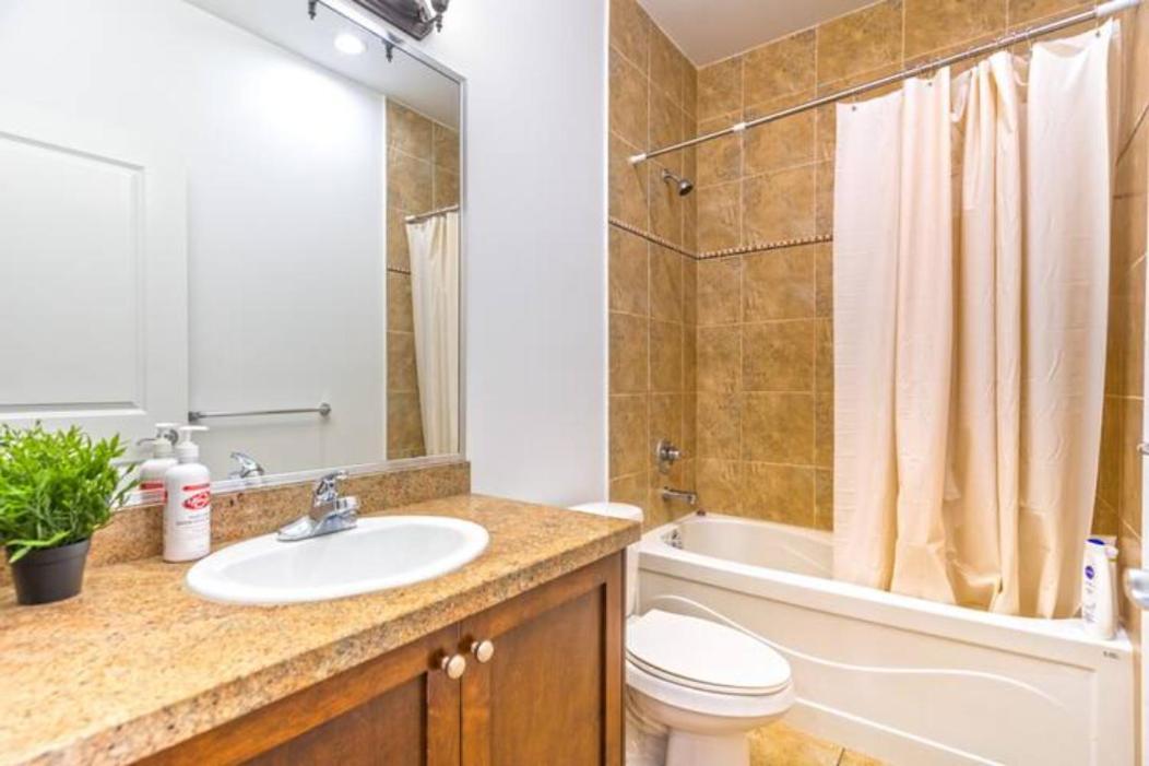 Apartment Private With 2 Bedrooms, 2 Bathrooms, Living Area, Laundry Included