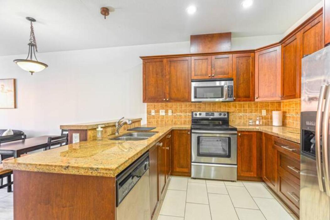 Apartment Private With 2 Bedrooms, 2 Bathrooms, Living Area, Laundry Included