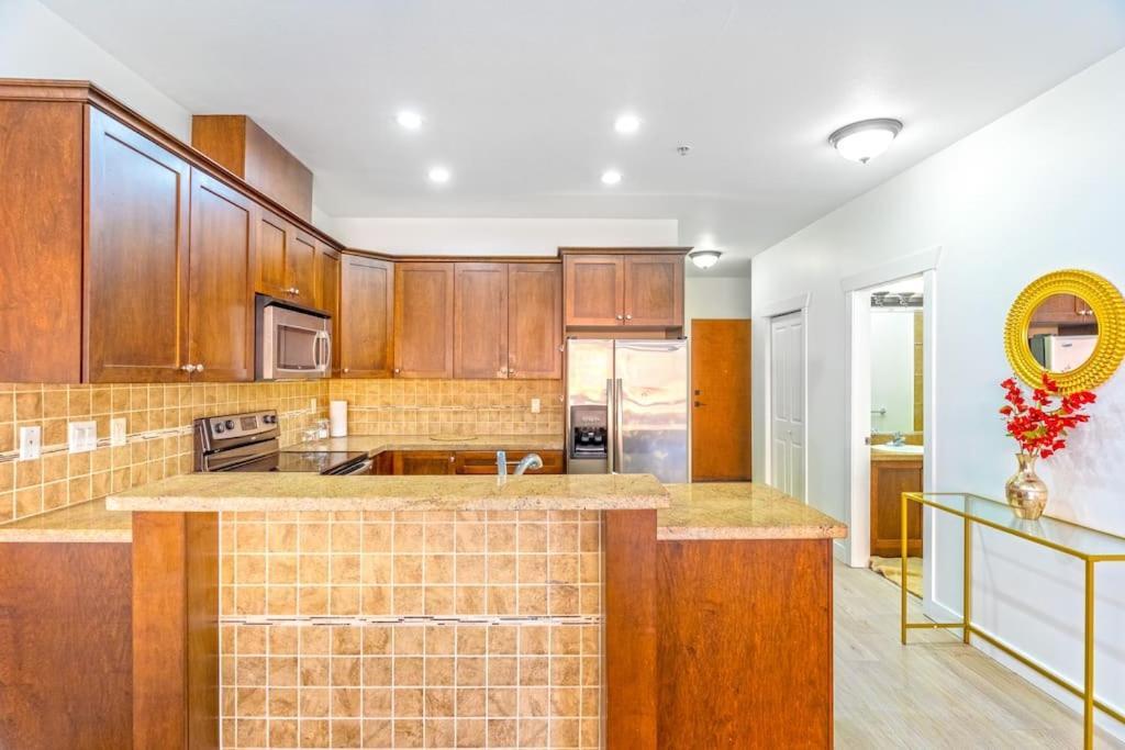 Private With 2 Bedrooms, 2 Bathrooms, Living Area, Laundry Included * Surrey