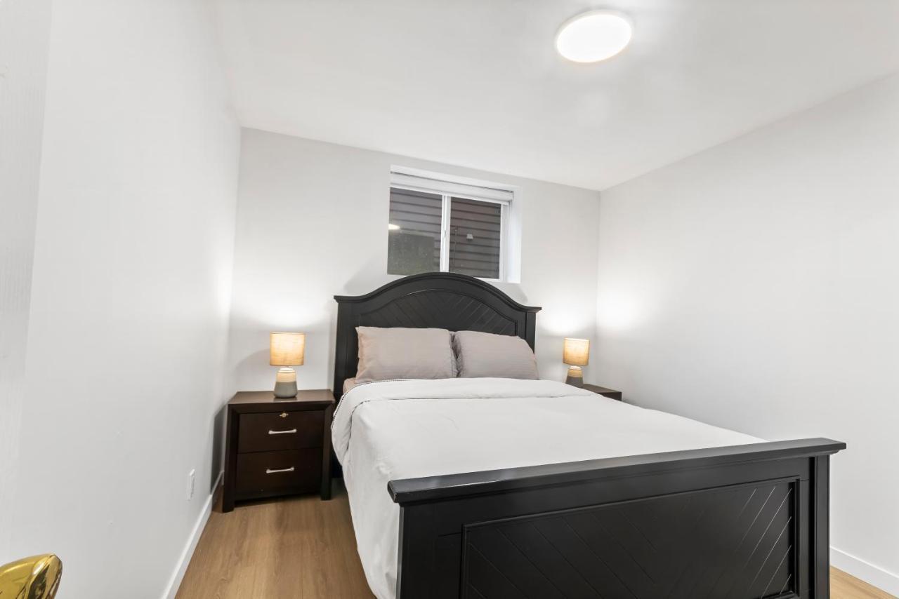 Pristine 3 Beds 2 Washroom Guest Surrey